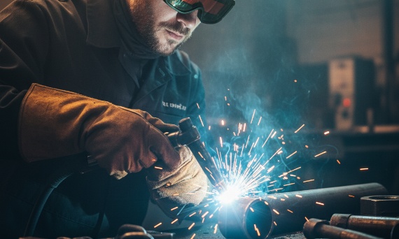 🛡️ Gogle Spawalnicze: Niewielkie, Lecz Niezbędne – Dlaczego Ochrona Oczu Spawacza To Priorytet?